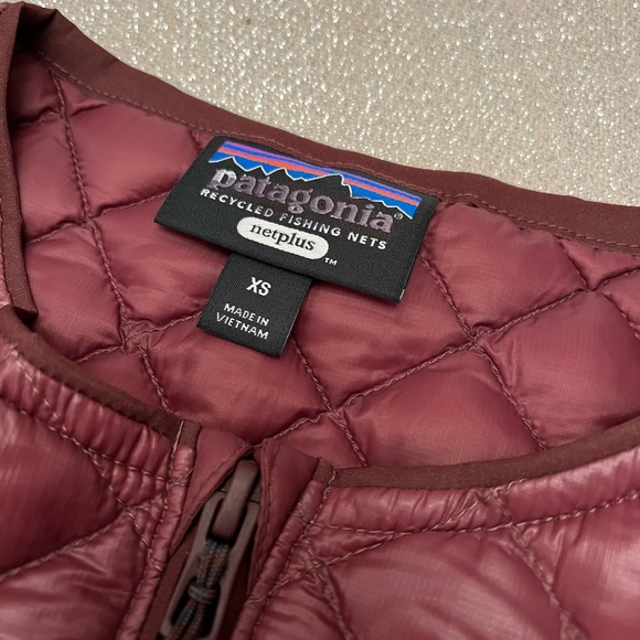 NWOT $249 Patagonia Women’s AlpLight Down Pullover, Dark Ruby - XS - Picture 6 of 7